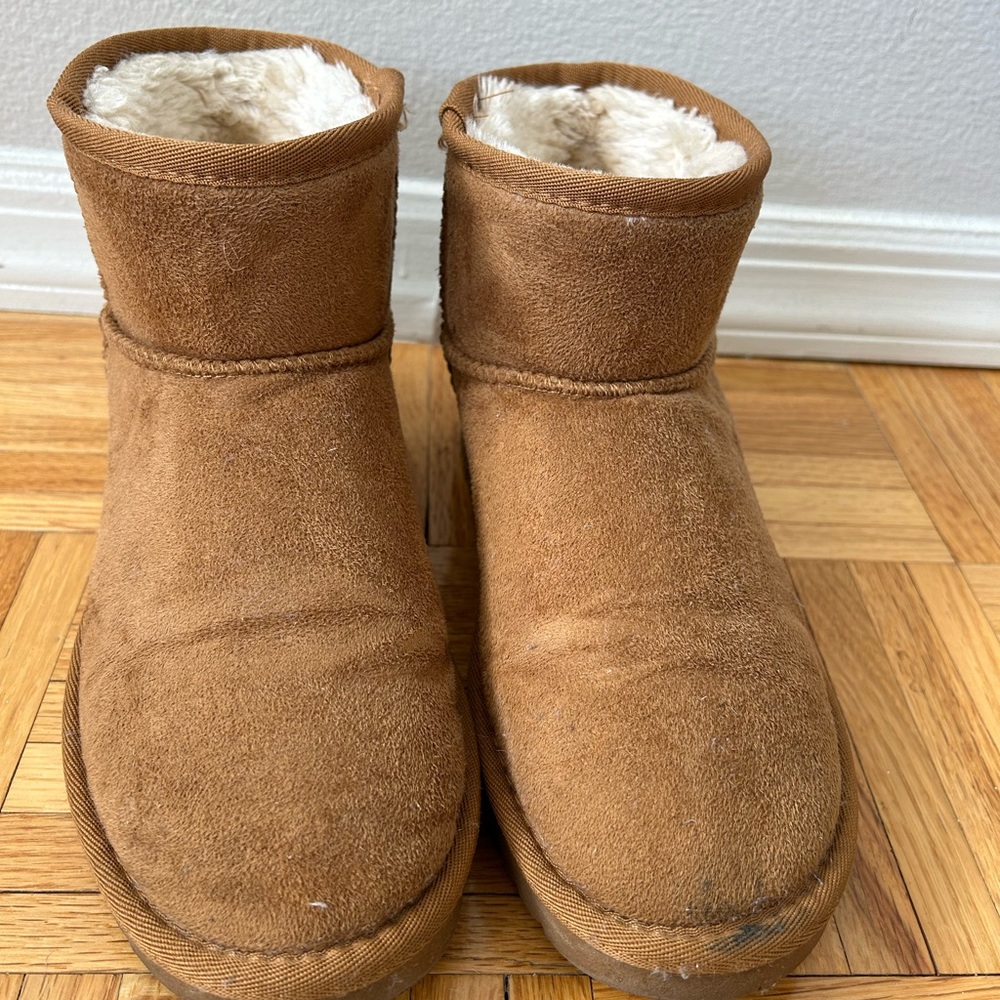 Tan Ankle Ugg-like Boots